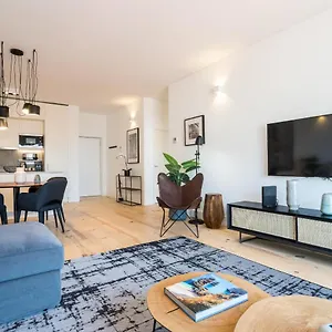 https://feels-like-home-cais-sodre-modern-flat.hotels-lisbon-portugal.com